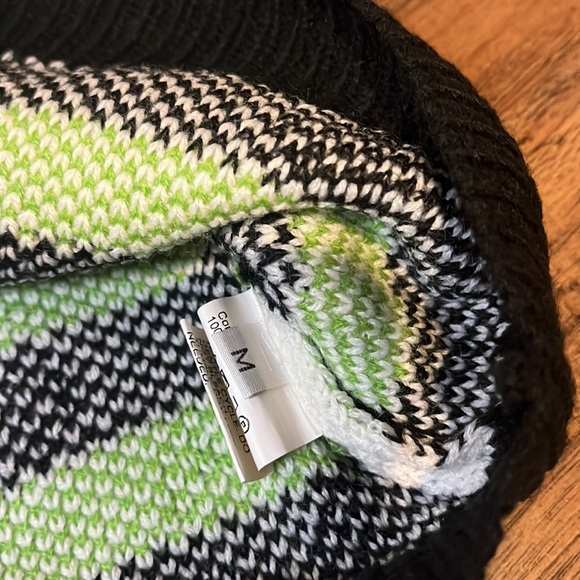 Black Cherry Cropped Sweater Vest size M - Picture 5 of 6